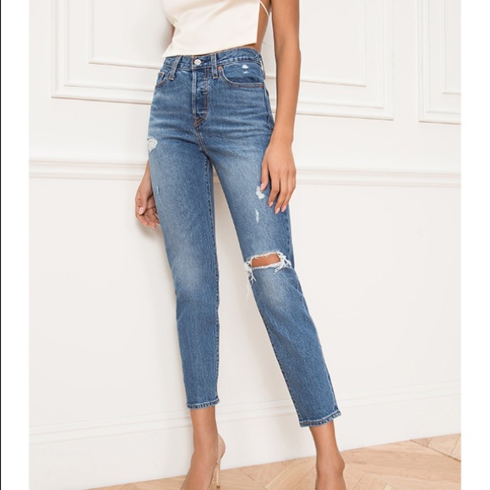 SOLD! SOLD! Levi’s Wedgie Icon Fit in Higher Love